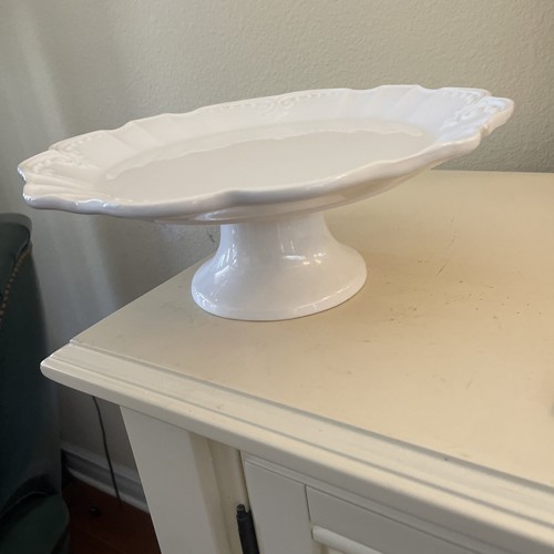 White pedestal cake stand - white,