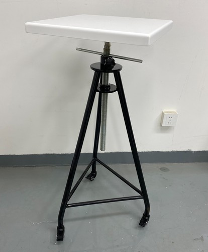 Floor sculpture pottery stand - floor,